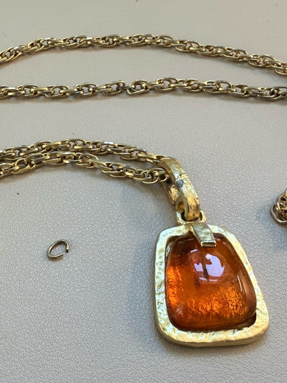 Roxanne Assoulin Gold toned necklace with Amber Stone - Picture 2 of 7